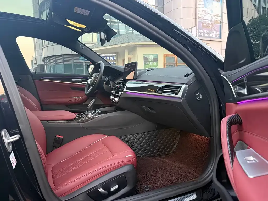 BMW 5 Series 2023 из CN, фото 6