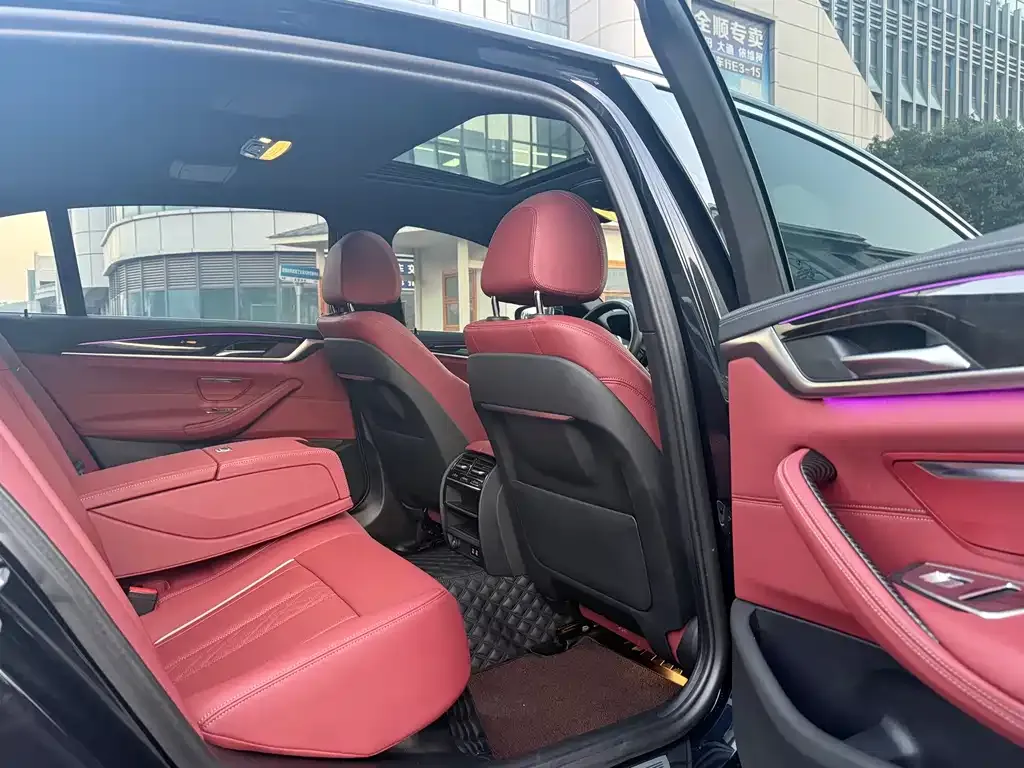 BMW 5 Series 2023 из CN, фото 9