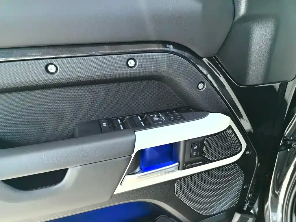 Land Rover Defender 2024 из CN, фото 4