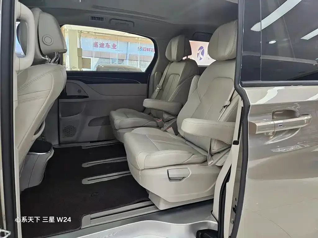 Buick GL8 2024 из CN, фото 10