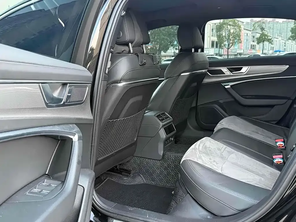 Audi A6L 2024 из CN, фото 6