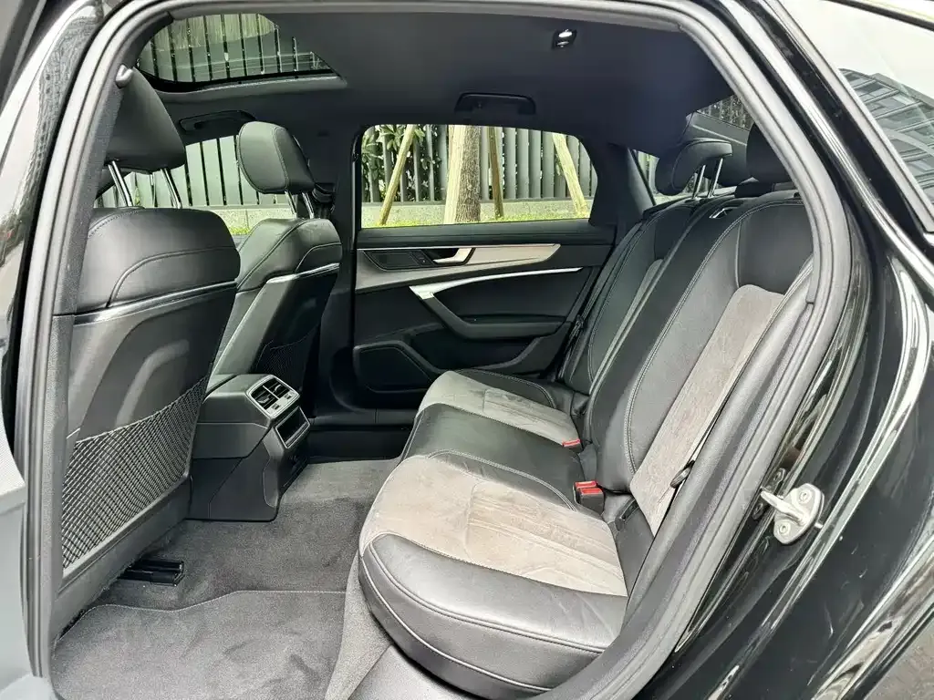 Audi A6L 2022 из CN, фото 6