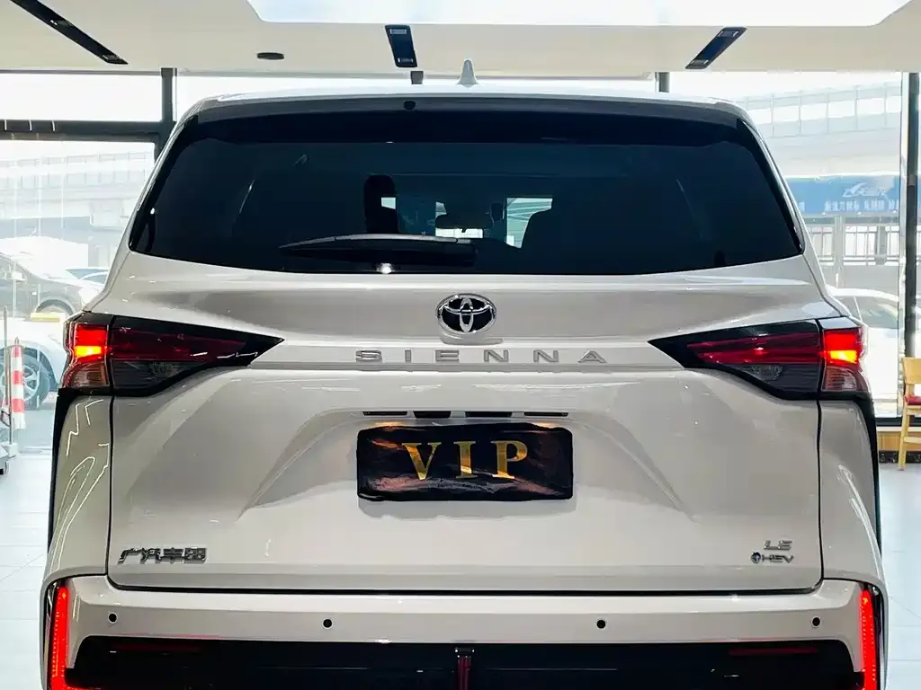 Toyota Sienna 2024 из CN, фото 4