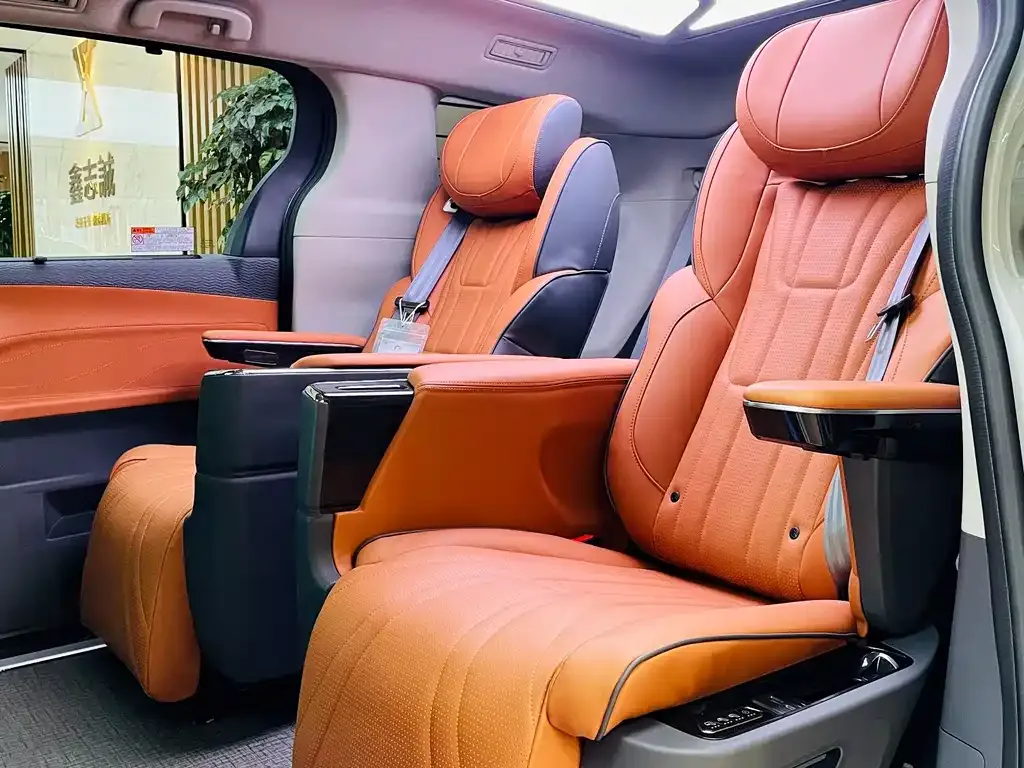 Toyota Sienna 2024 из CN, фото 6