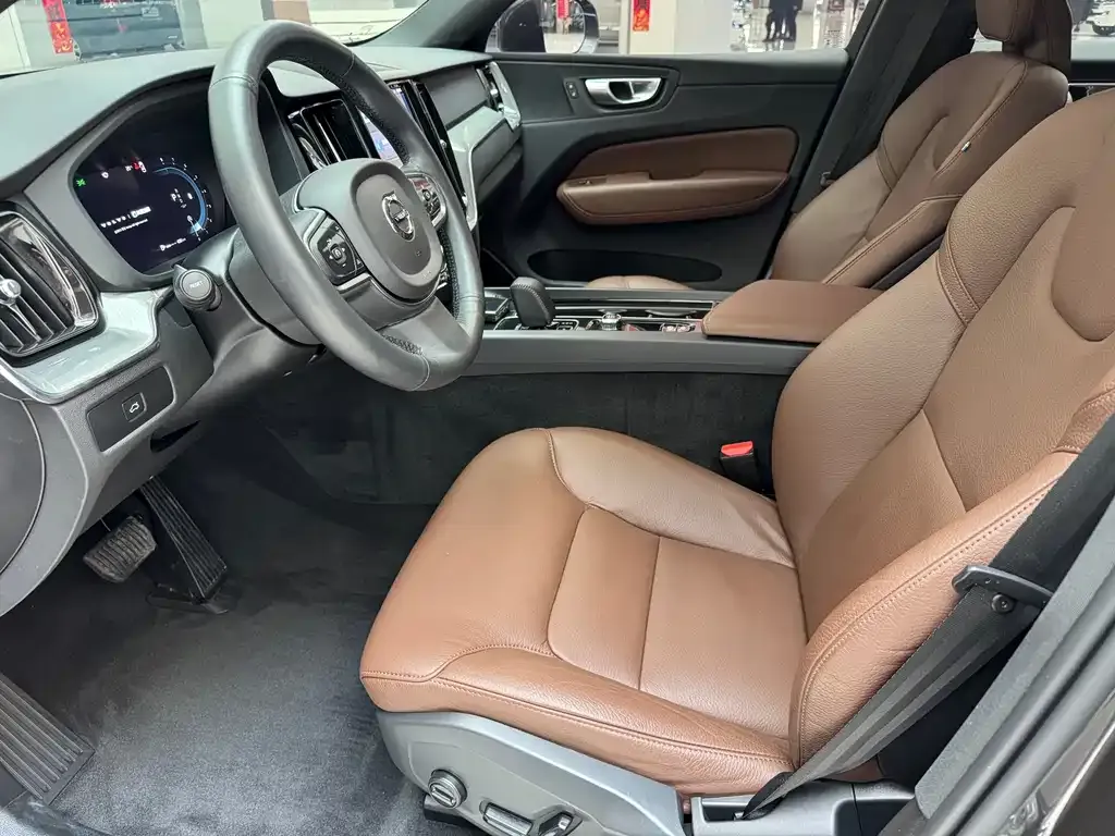 Volvo XC60 2023 из CN, фото 5