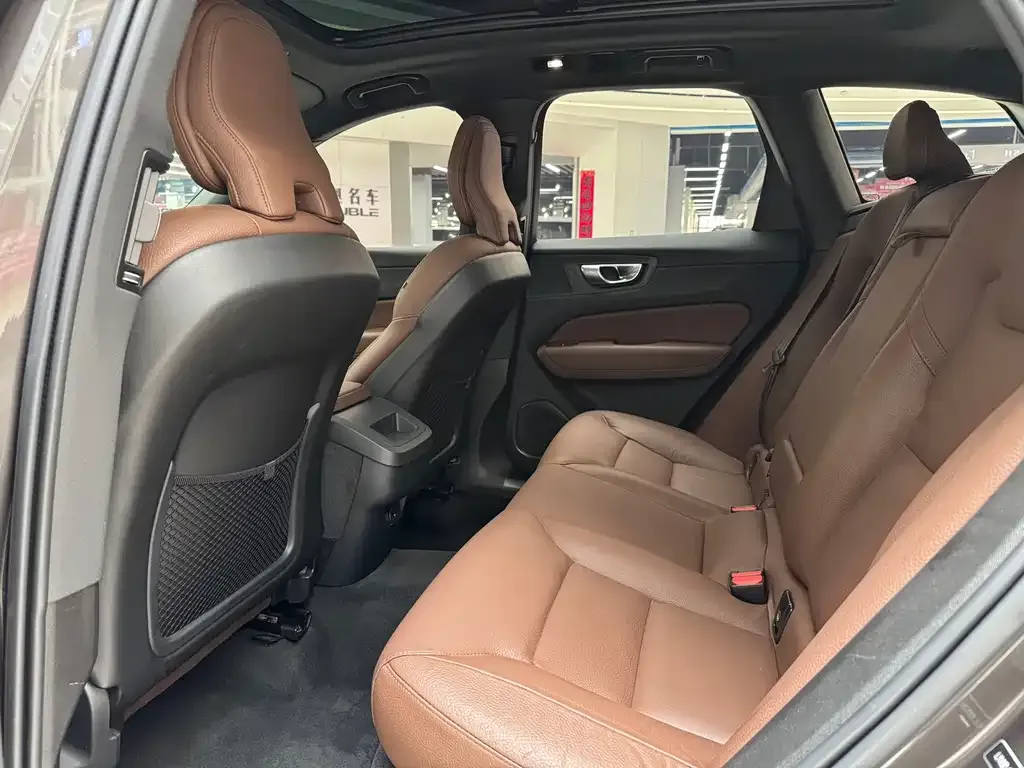 Volvo XC60 2023 из CN, фото 6