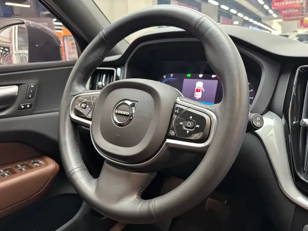 Volvo XC60 2023 из CN, фото 9