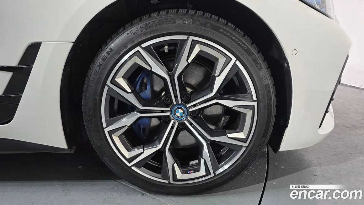 BMW i4 — фото 5