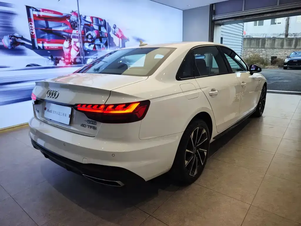 Audi A4L 2023 из CN, фото 3
