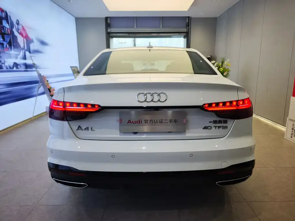 Audi A4L 2023 из CN, фото 4