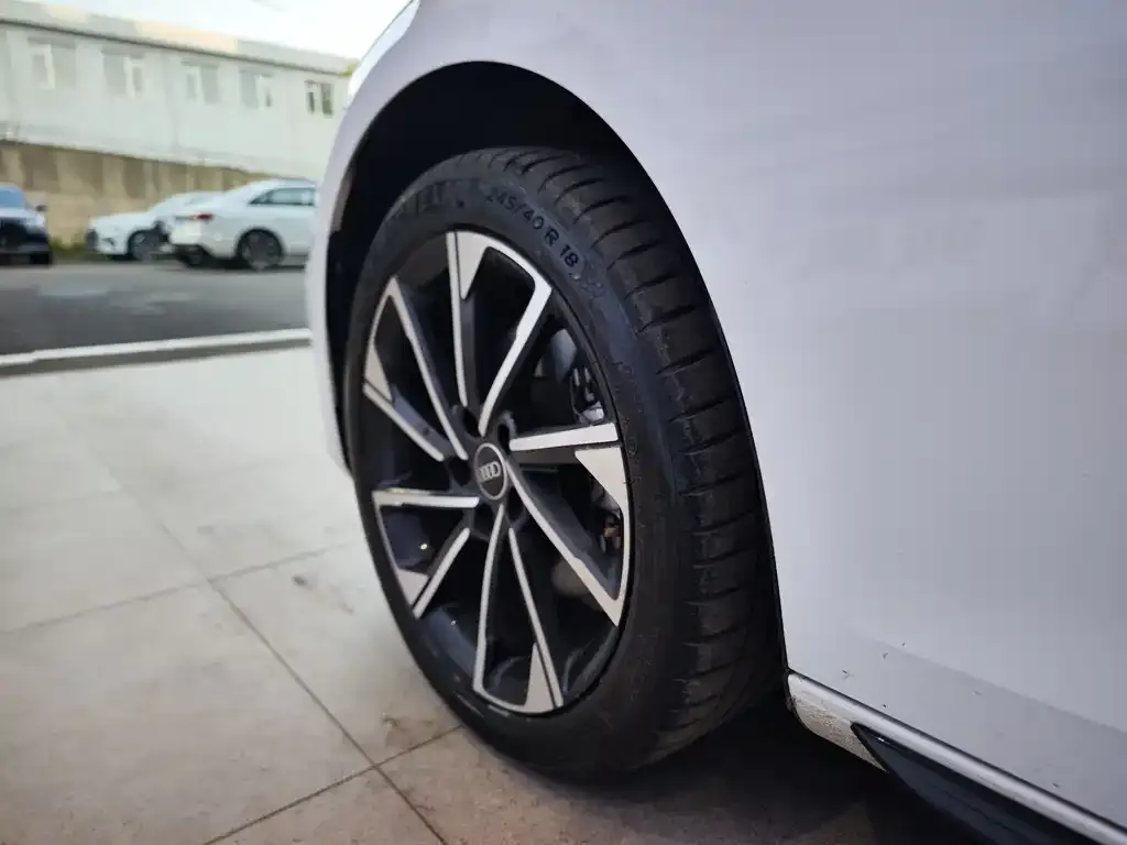 Audi A4L 2023 из CN, фото 5