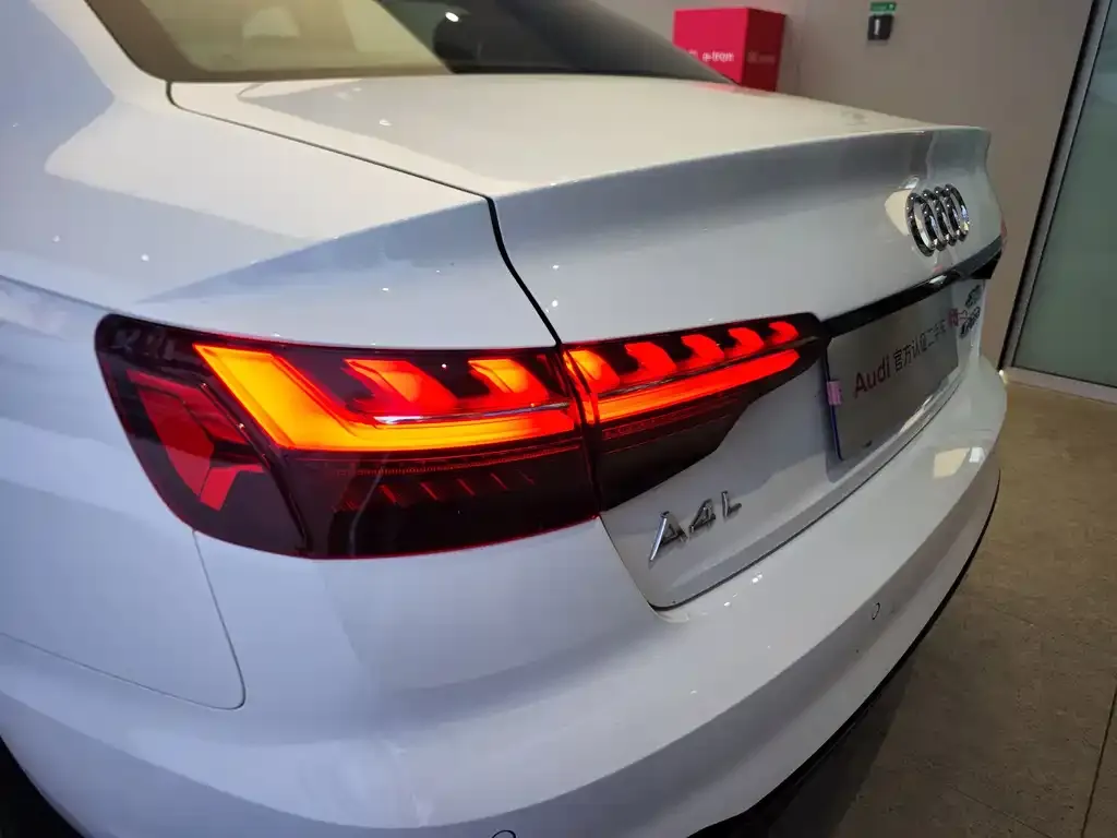 Audi A4L 2023 из CN, фото 6