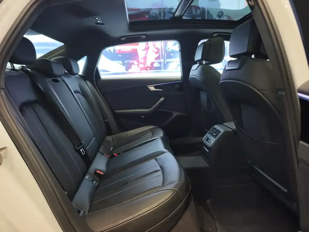 Audi A4L 2023 из CN, фото 9