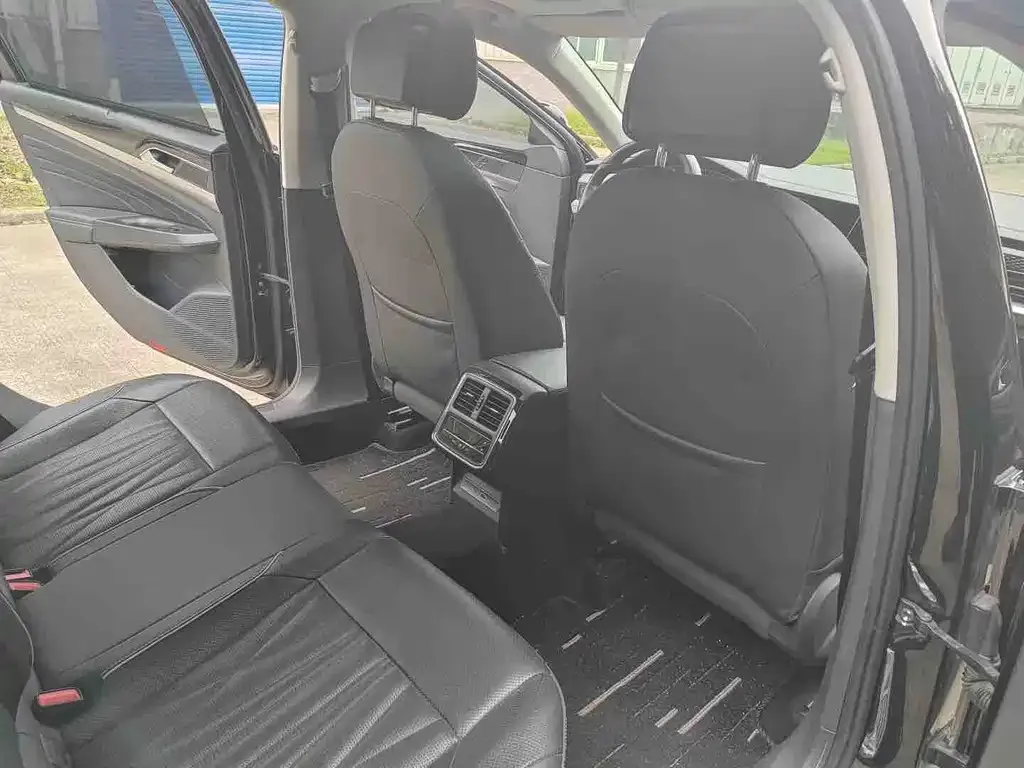 Volkswagen Passat 2022 из CN, фото 5