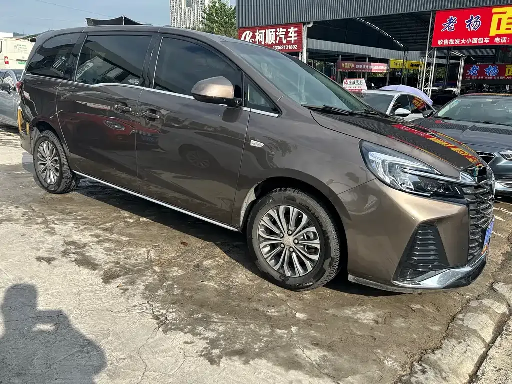 Buick GL8 2023 из CN, фото 3