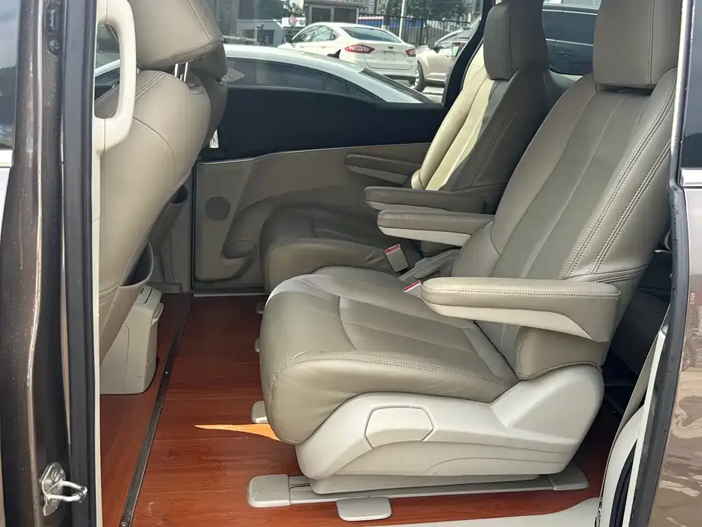 Buick GL8 2023 из CN, фото 7