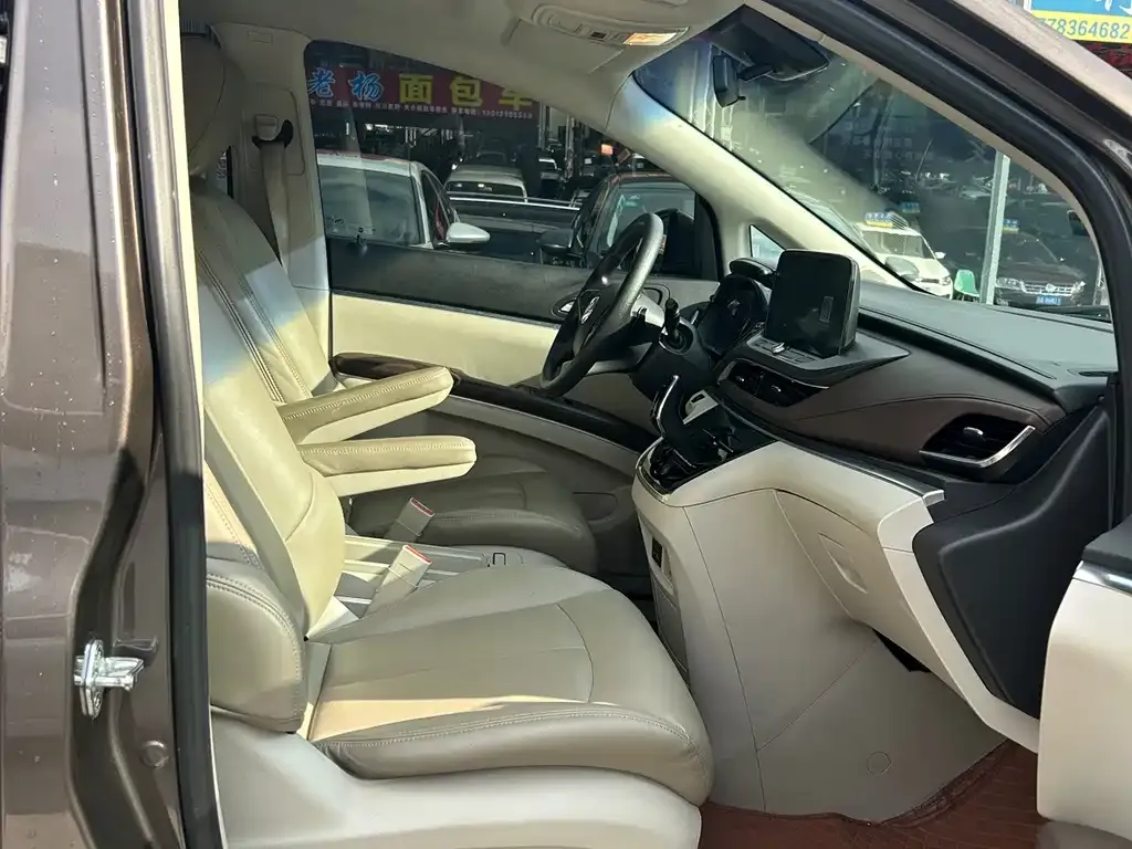 Buick GL8 2023 из CN, фото 8