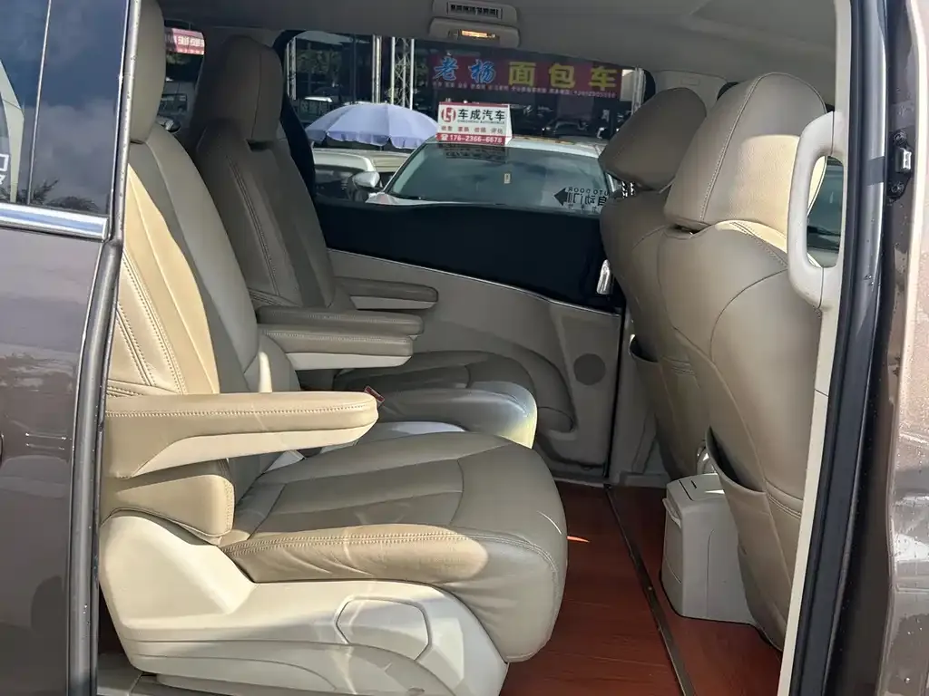 Buick GL8 2023 из CN, фото 9