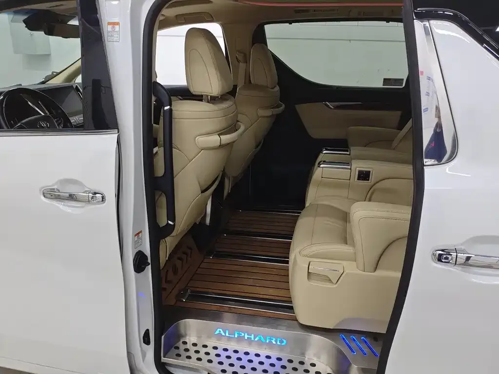Toyota Alphard 2022 из CN, фото 7
