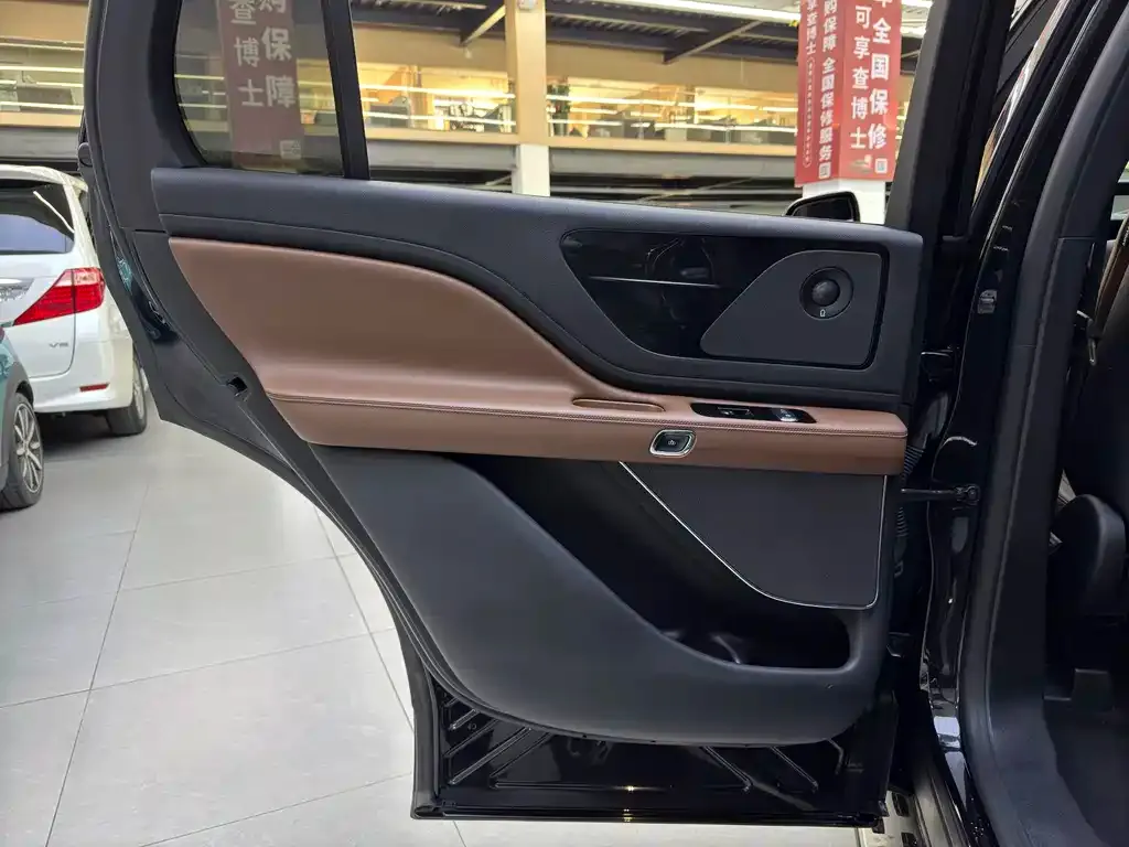 Lincoln Aviator 2021 из CN, фото 2