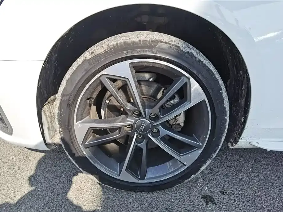 Audi A4L 2022 из CN, фото 3