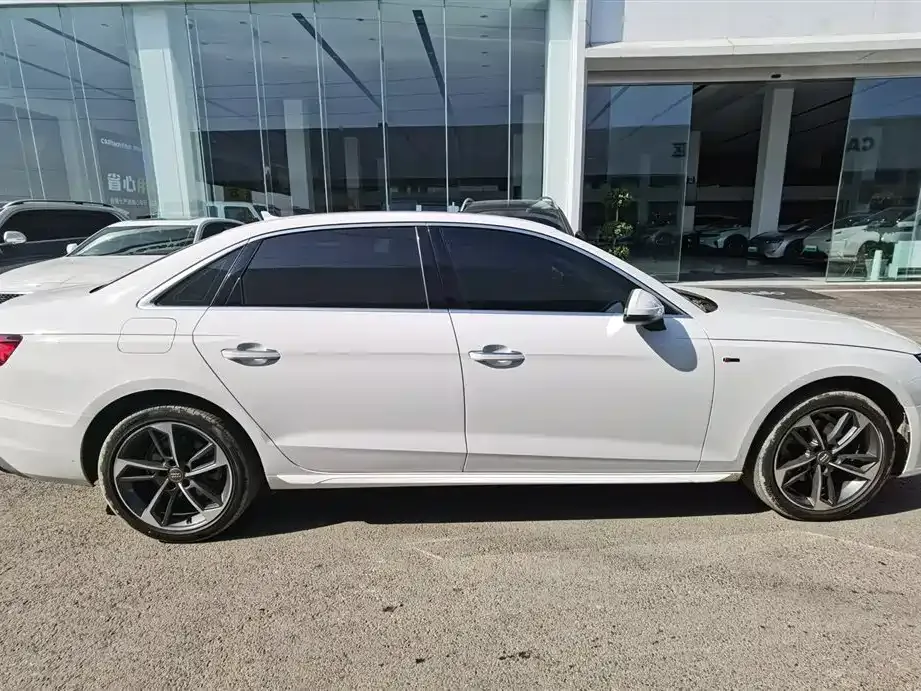 Audi A4L 2022 из CN, фото 7
