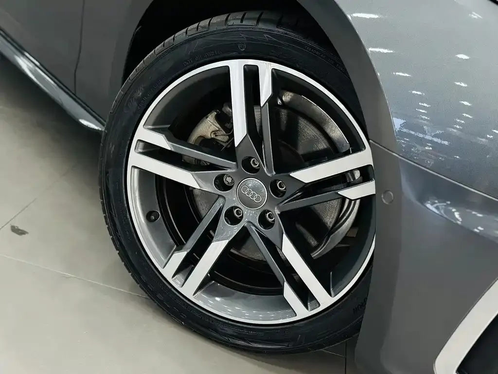 Audi A4L 2021 из CN, фото 10