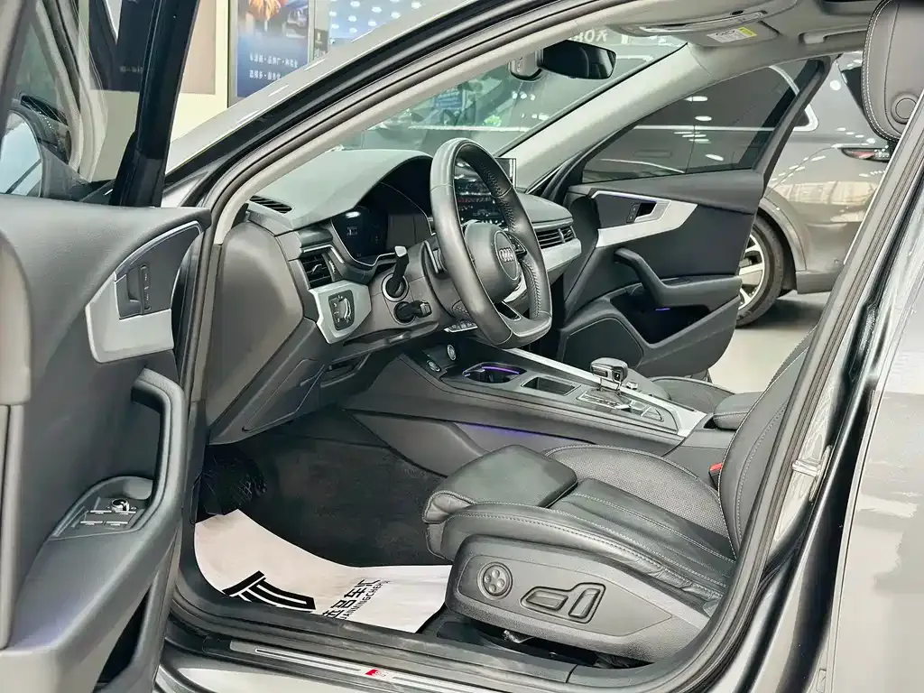 Audi A4L 2021 из CN, фото 4
