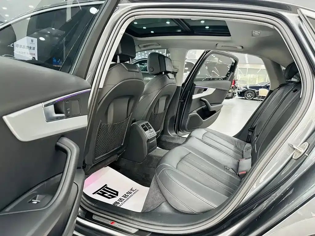 Audi A4L 2021 из CN, фото 5