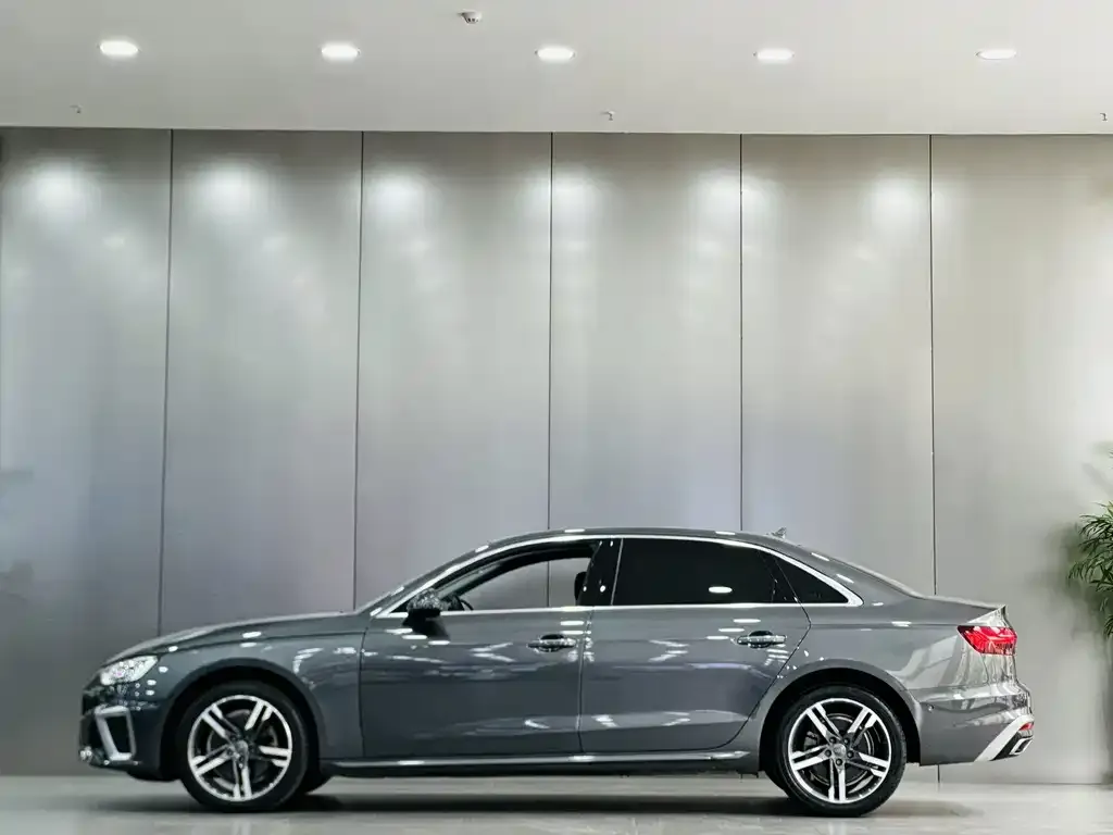 Audi A4L 2021 из CN, фото 9