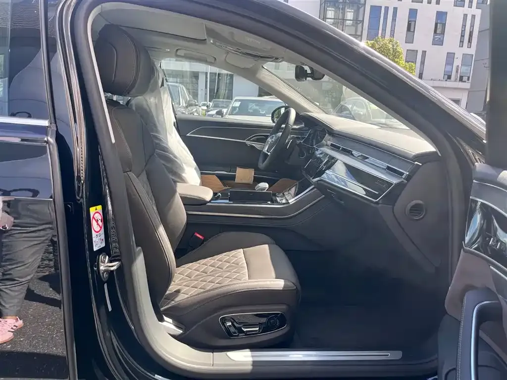 Audi A8 2025 из CN, фото 9