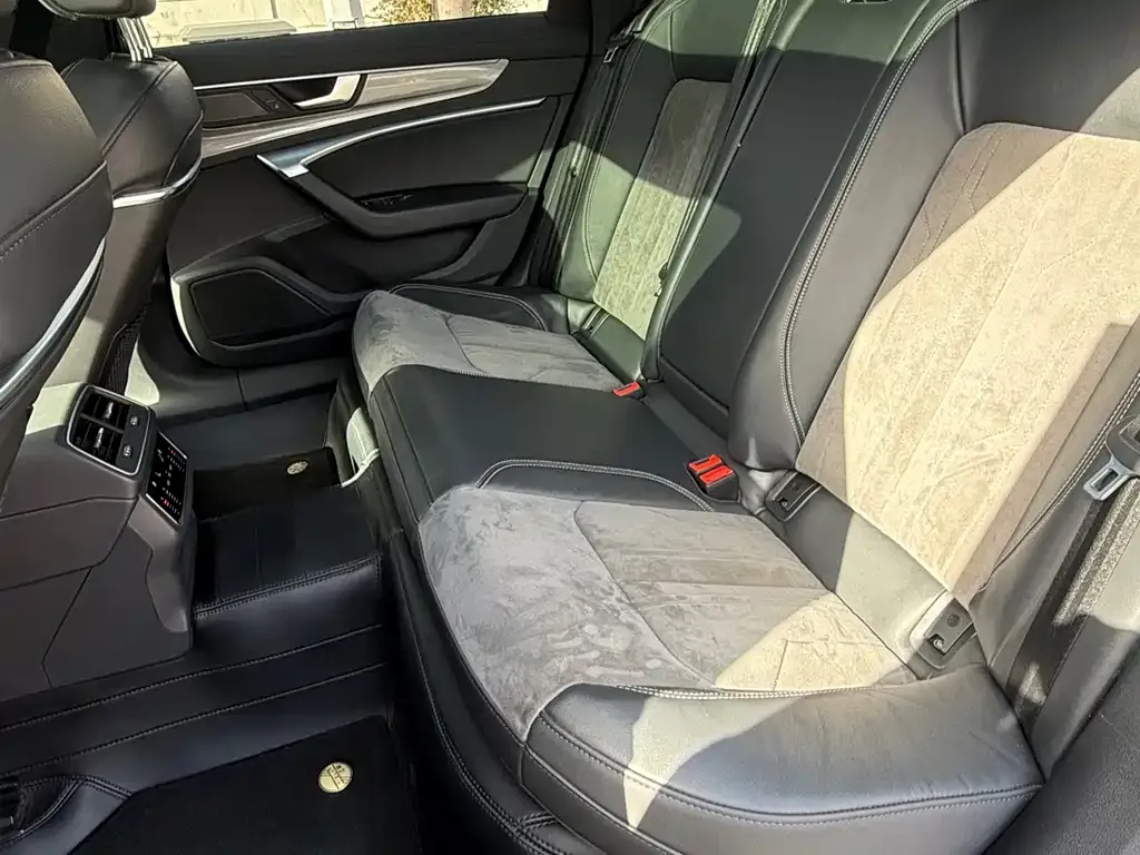 Audi A6L 2022 из CN, фото 10