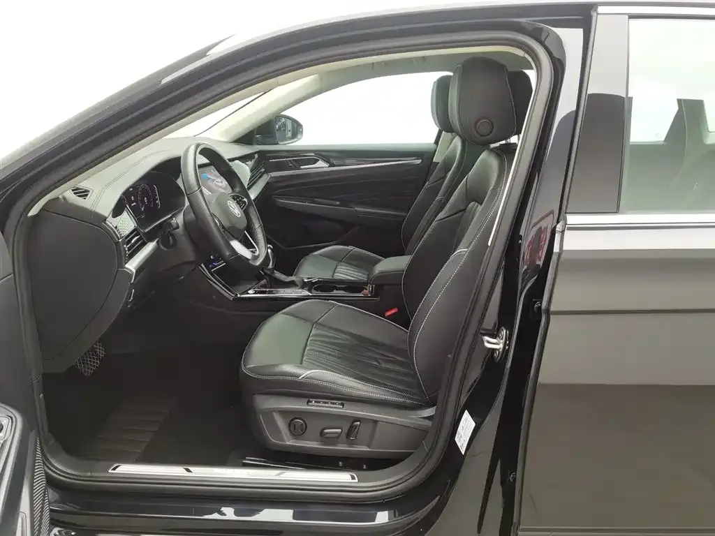 Volkswagen Passat 2023 из CN, фото 10