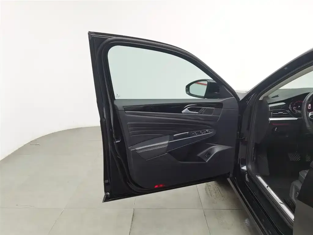 Volkswagen Passat 2023 из CN, фото 8