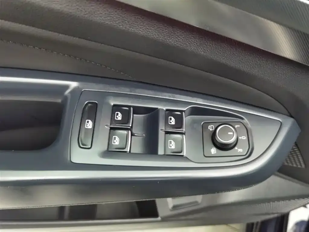 Volkswagen Passat 2023 из CN, фото 9