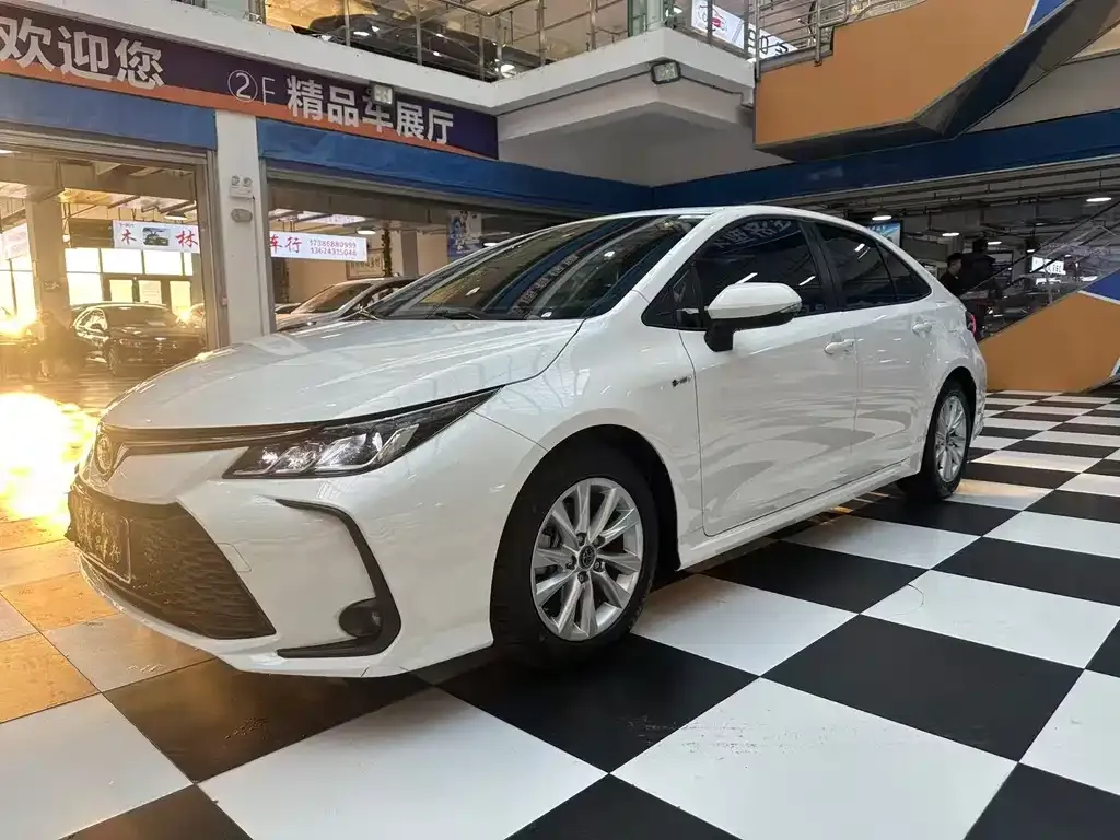 Toyota Corolla 2024 из CN, фото 1