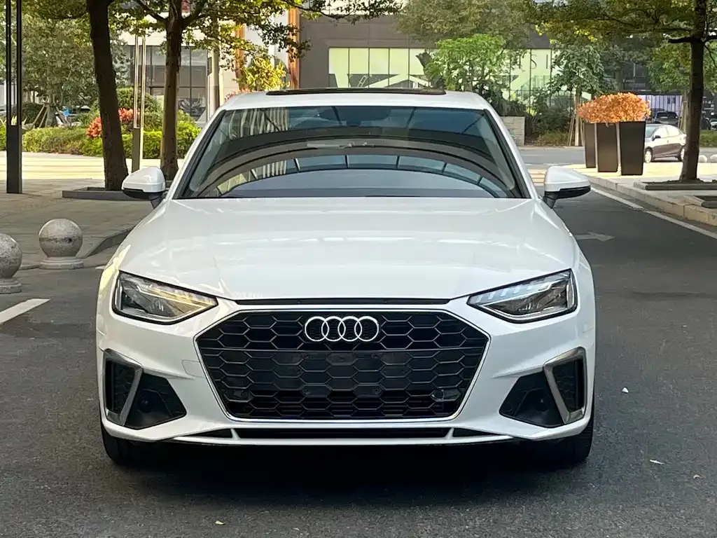 Audi A4L 2021 из CN, фото 2