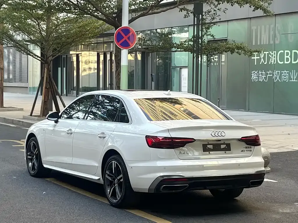 Audi A4L 2021 из CN, фото 4