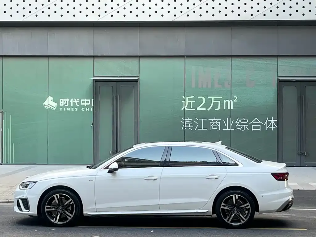 Audi A4L 2021 из CN, фото 9