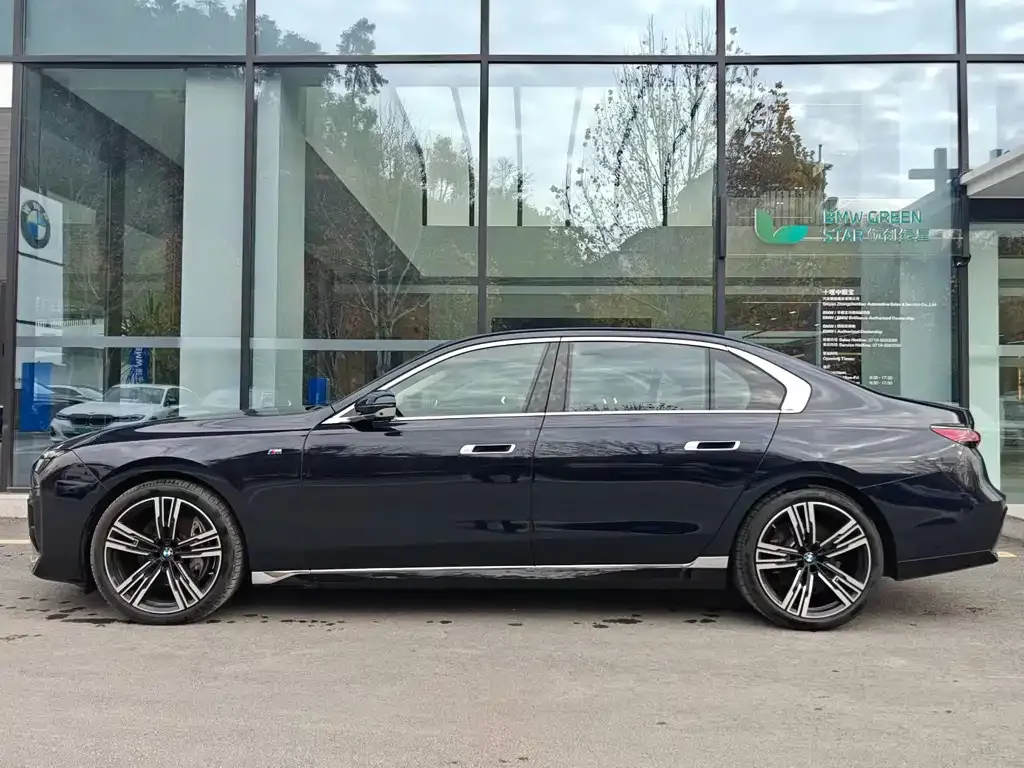 BMW 7 Series 2024 из CN, фото 4
