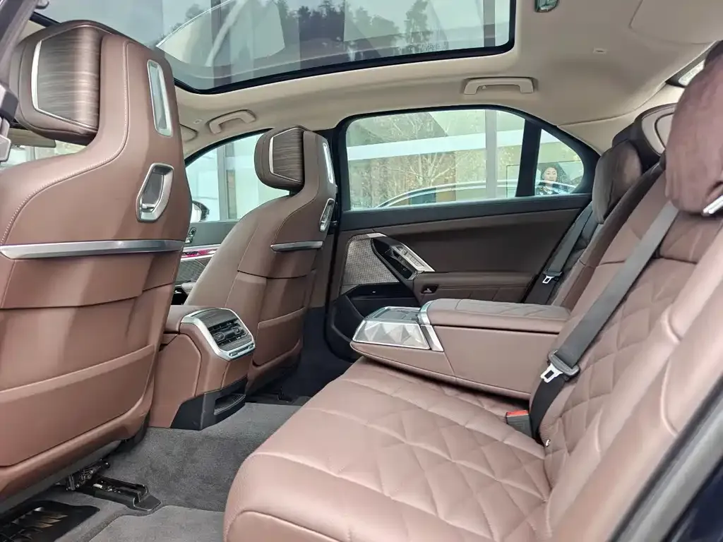 BMW 7 Series 2024 из CN, фото 6