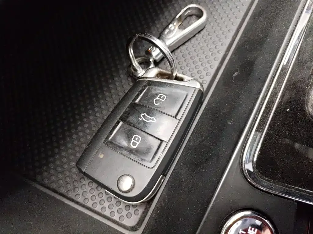 Volkswagen Bora 2023 из CN, фото 9