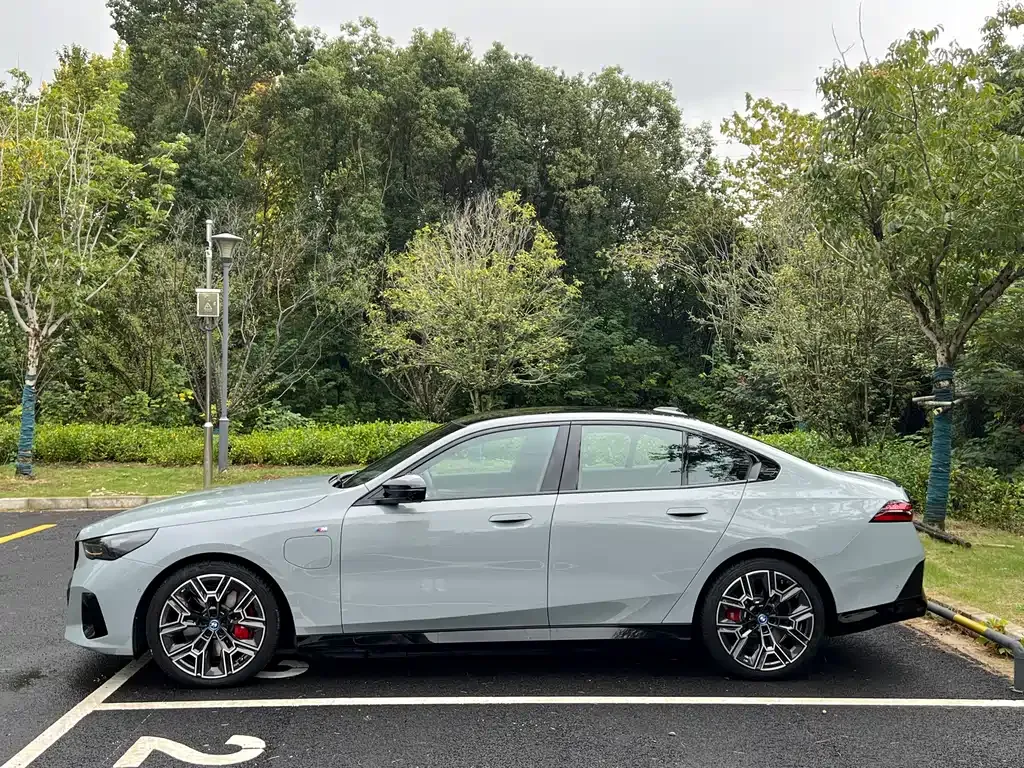 BMW i5 M60 2025 из CN, фото 4