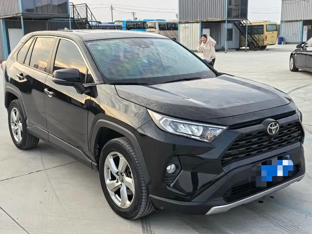 Toyota RAV4 2022 из CN, фото 2