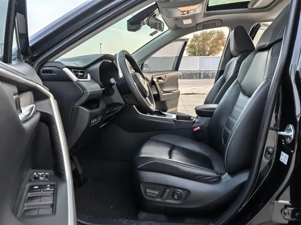 Toyota RAV4 2022 из CN, фото 4