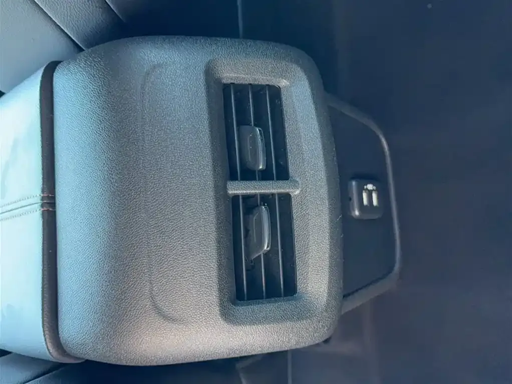 Chevrolet Equinox 2022 из CN, фото 2