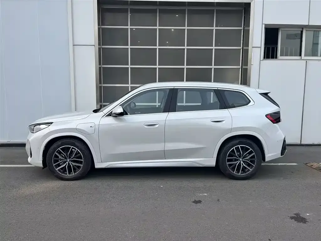 BMW iX1 2025 из CN, фото 3