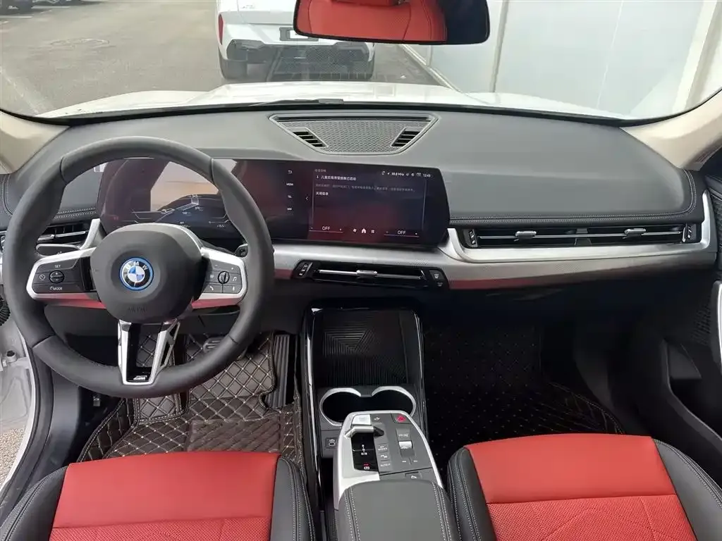 BMW iX1 2025 из CN, фото 5