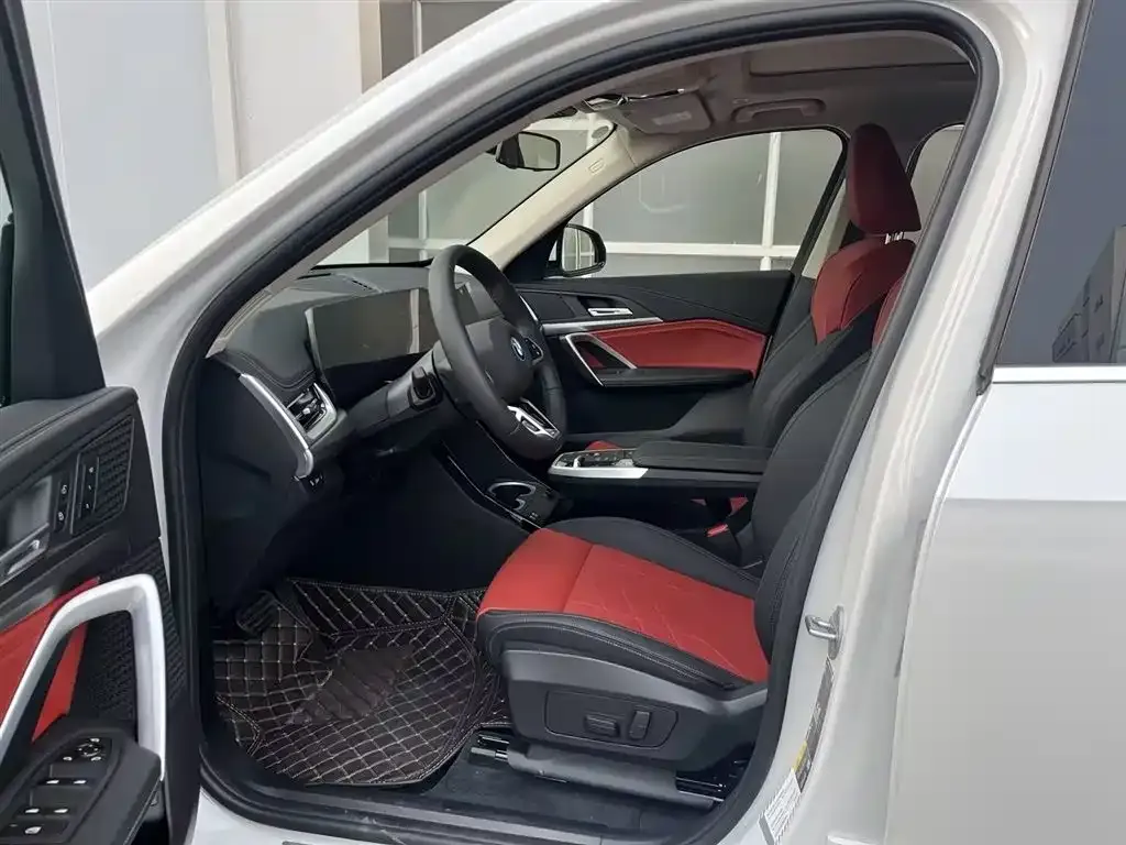 BMW iX1 2025 из CN, фото 7