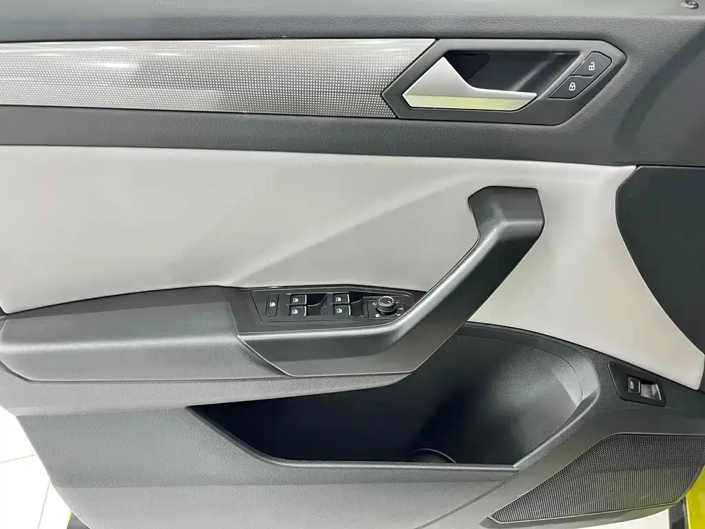 Volkswagen T-Roc 2023 из CN, фото 9